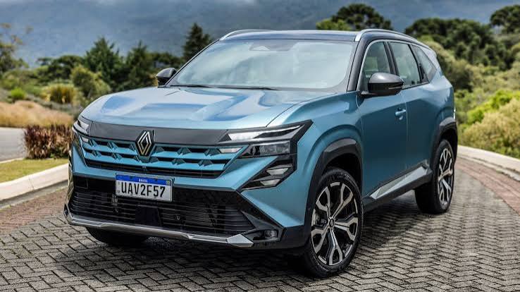 SUV médio Renault Boreal em destaque na estrada